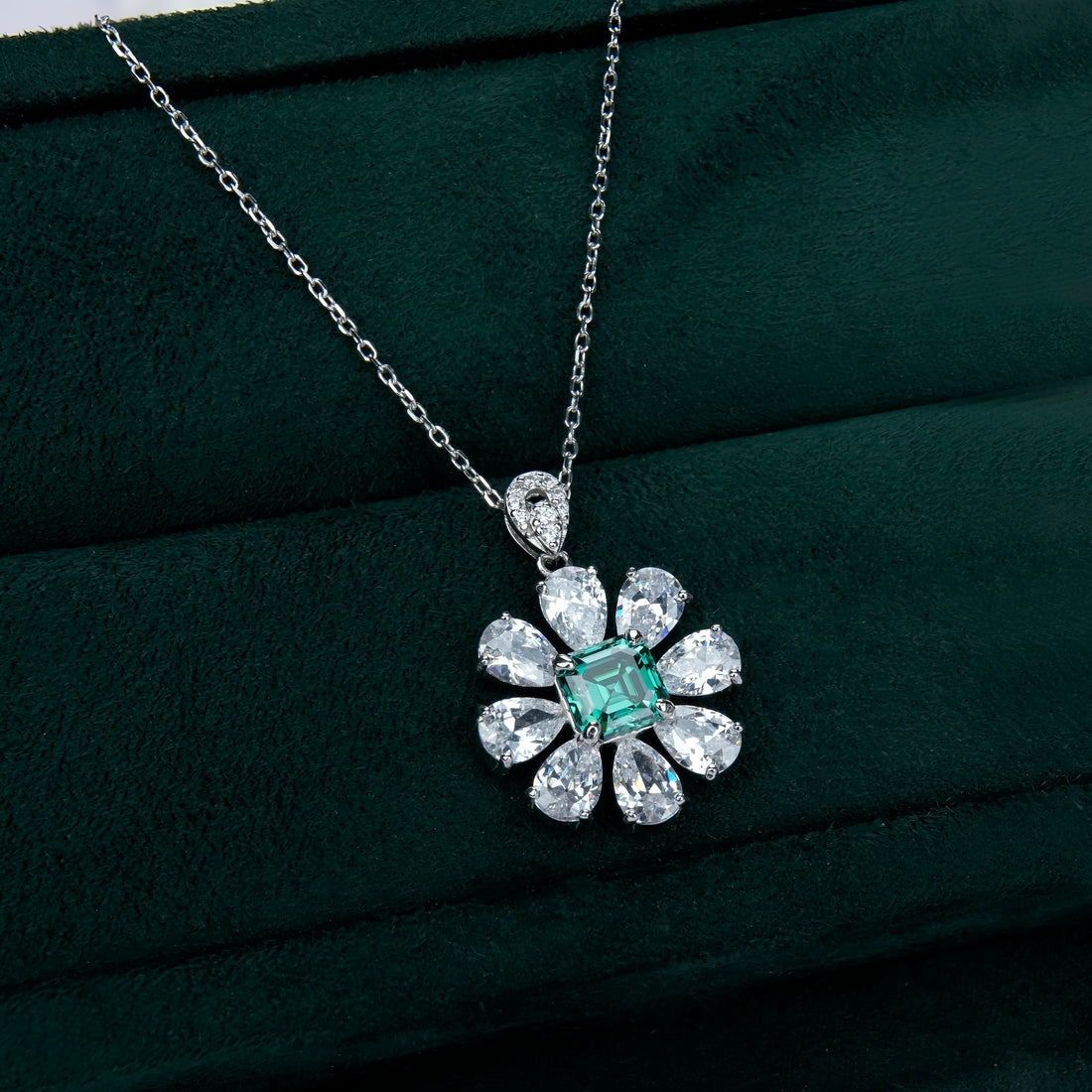 πΈ Floral Asscher Necklace π