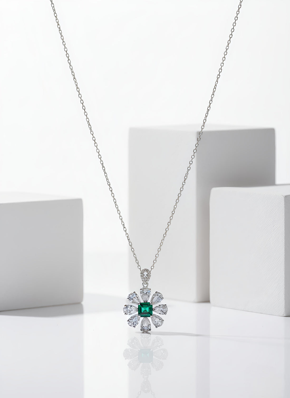πΈ Floral Asscher Necklace π