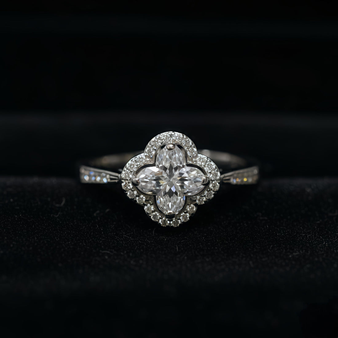 βLustra Clover Ring πΏπ "