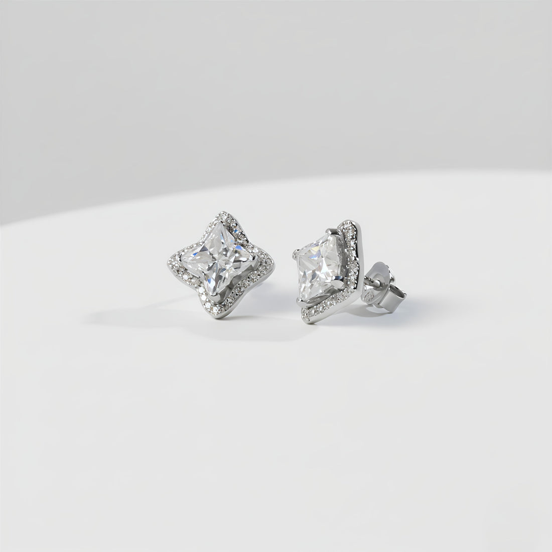 Fortuna Clover Diamond Studs