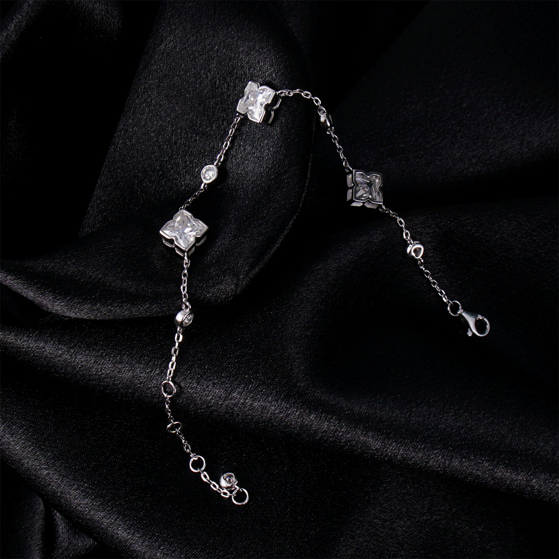 β¨ Lillium Trilight Bracelet