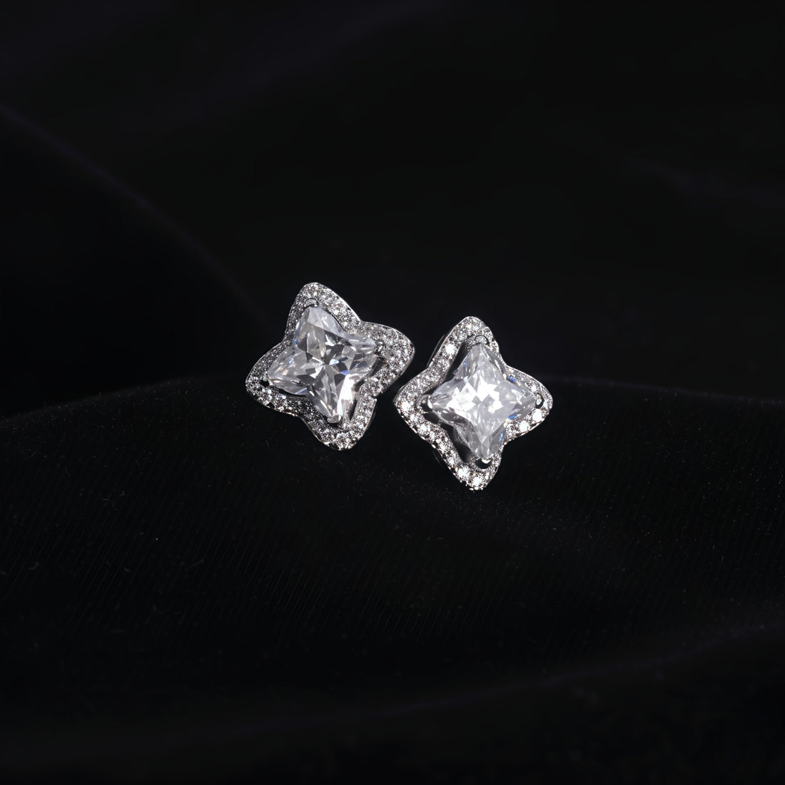 Fortuna Clover Diamond Studs
