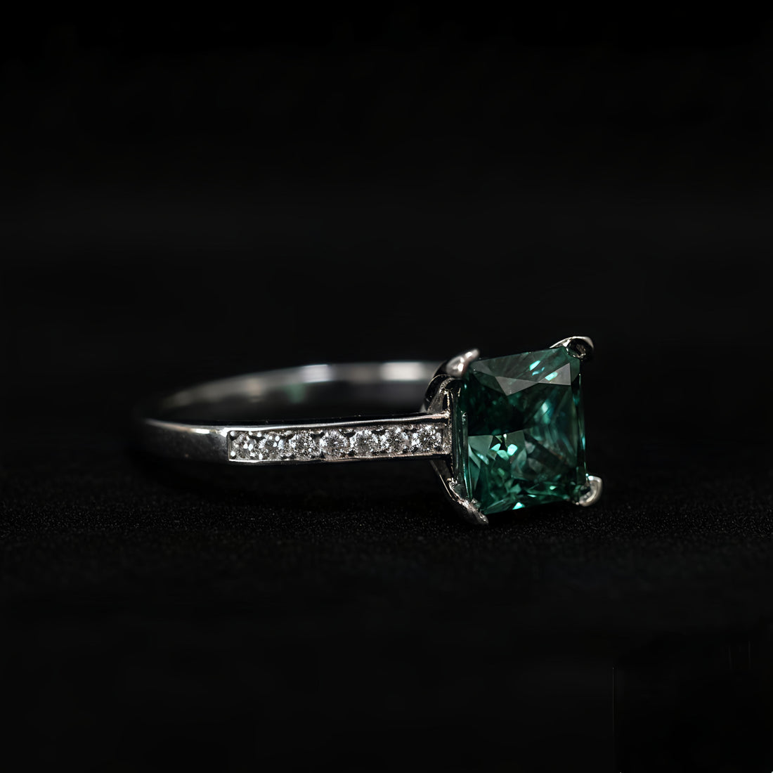 π Aurora Princess Ring
βWhere love meets light.β