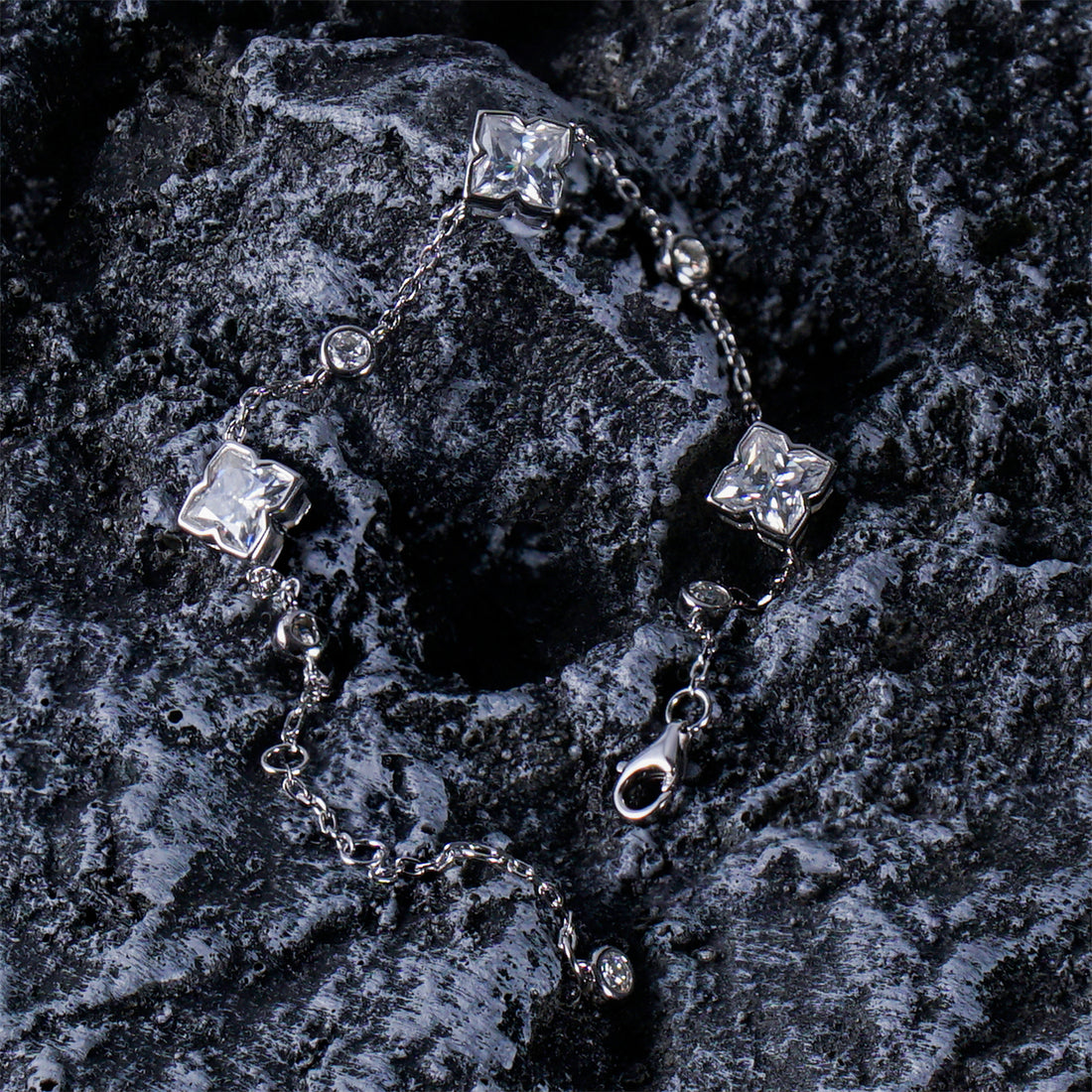 β¨ Lillium Trilight Bracelet