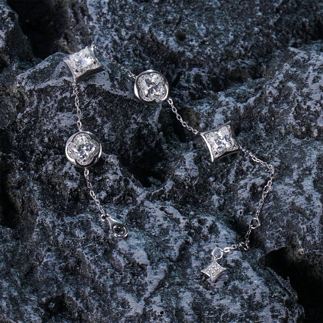 βLilium Clover Glow Bracelet πΈπ