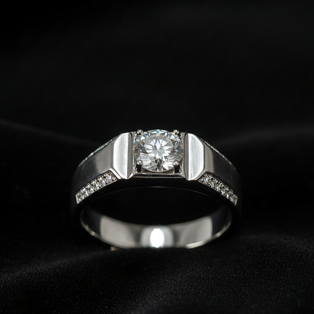 Eterna Valor Ring.