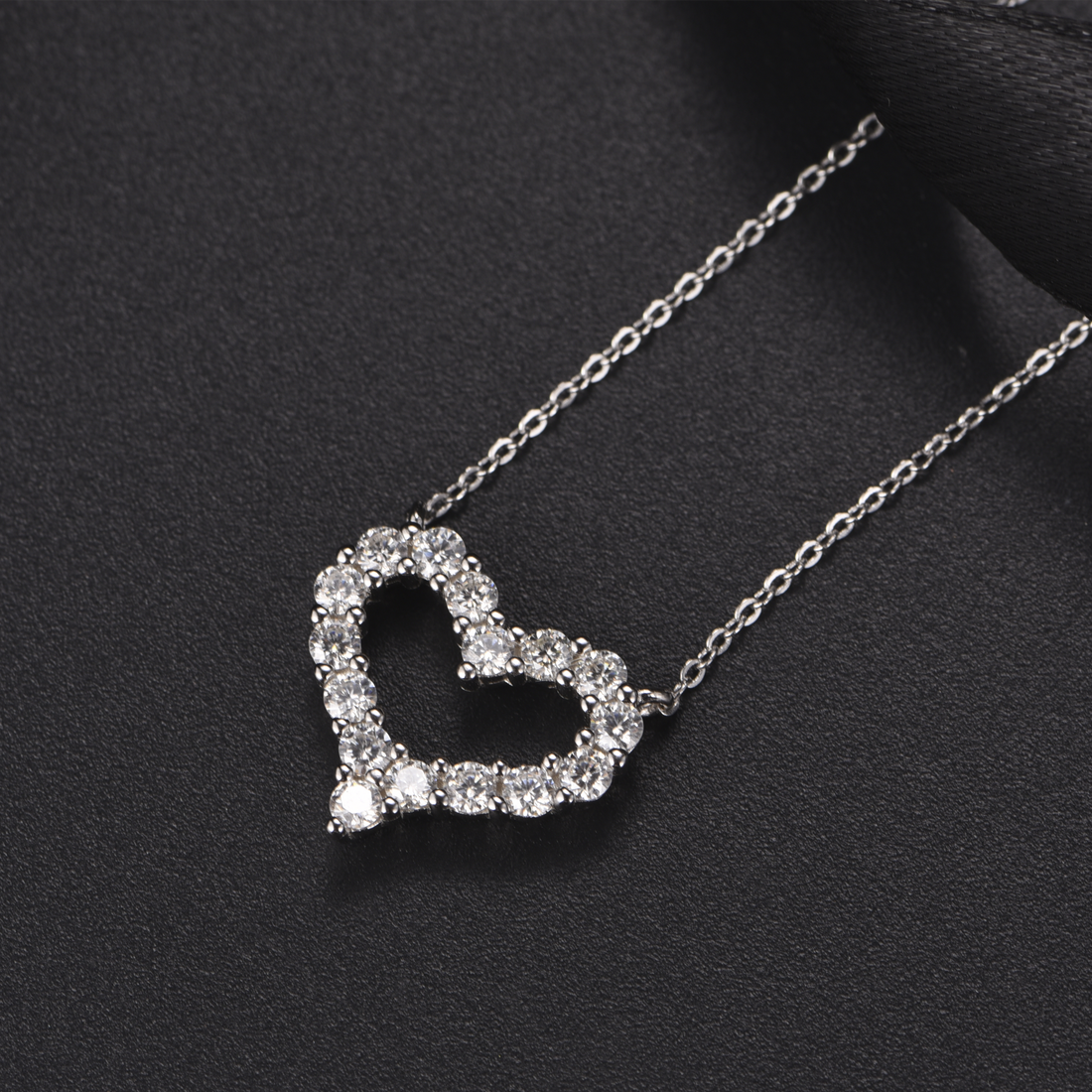 π LustreHeart Moissanite Necklace πβ¨
