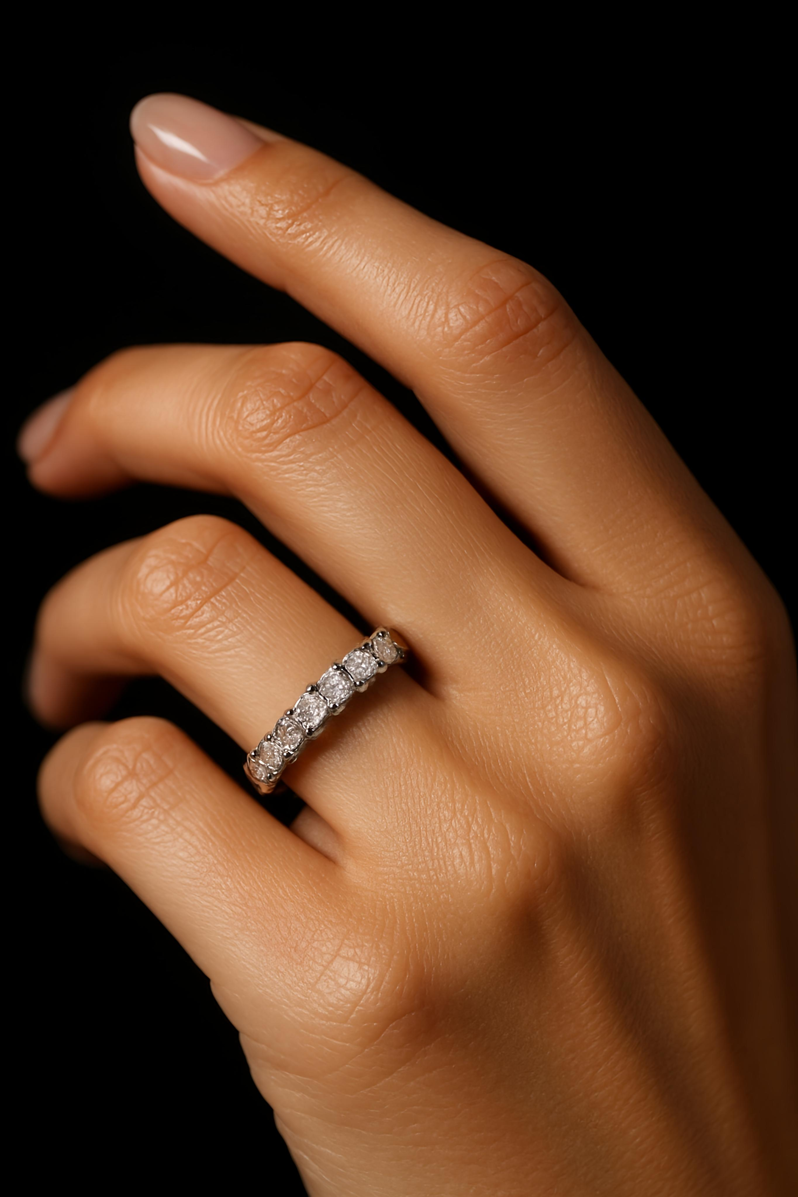 💍 Aurora 7 Stone Moissanite Diamond Band 💎