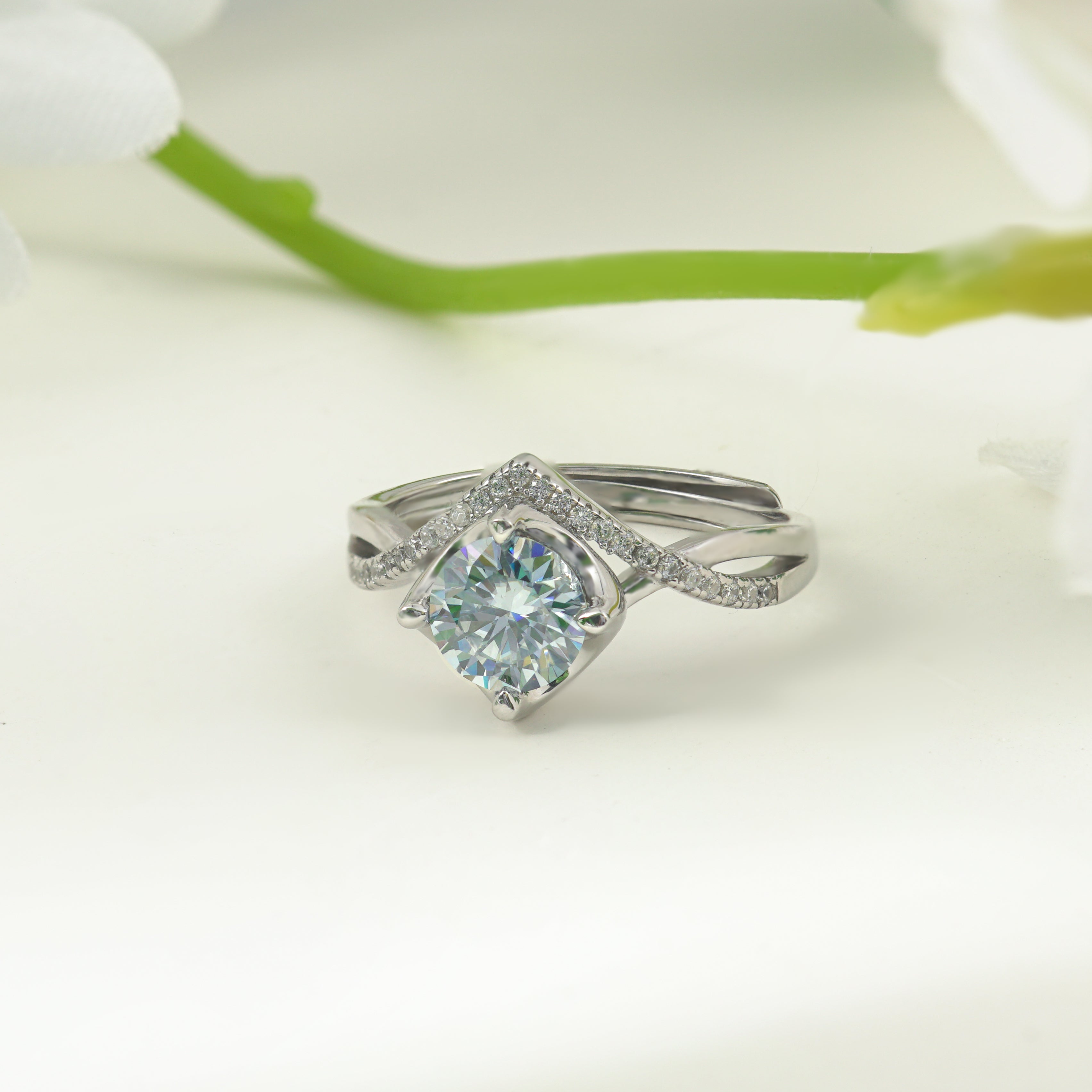 💍 Luna Arc Ring 🌙