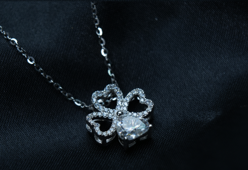 Amora Clover Moissanite Necklace 💖 | 0.80 Ct Heart Diamond Pendant in 925 Sterling Silver