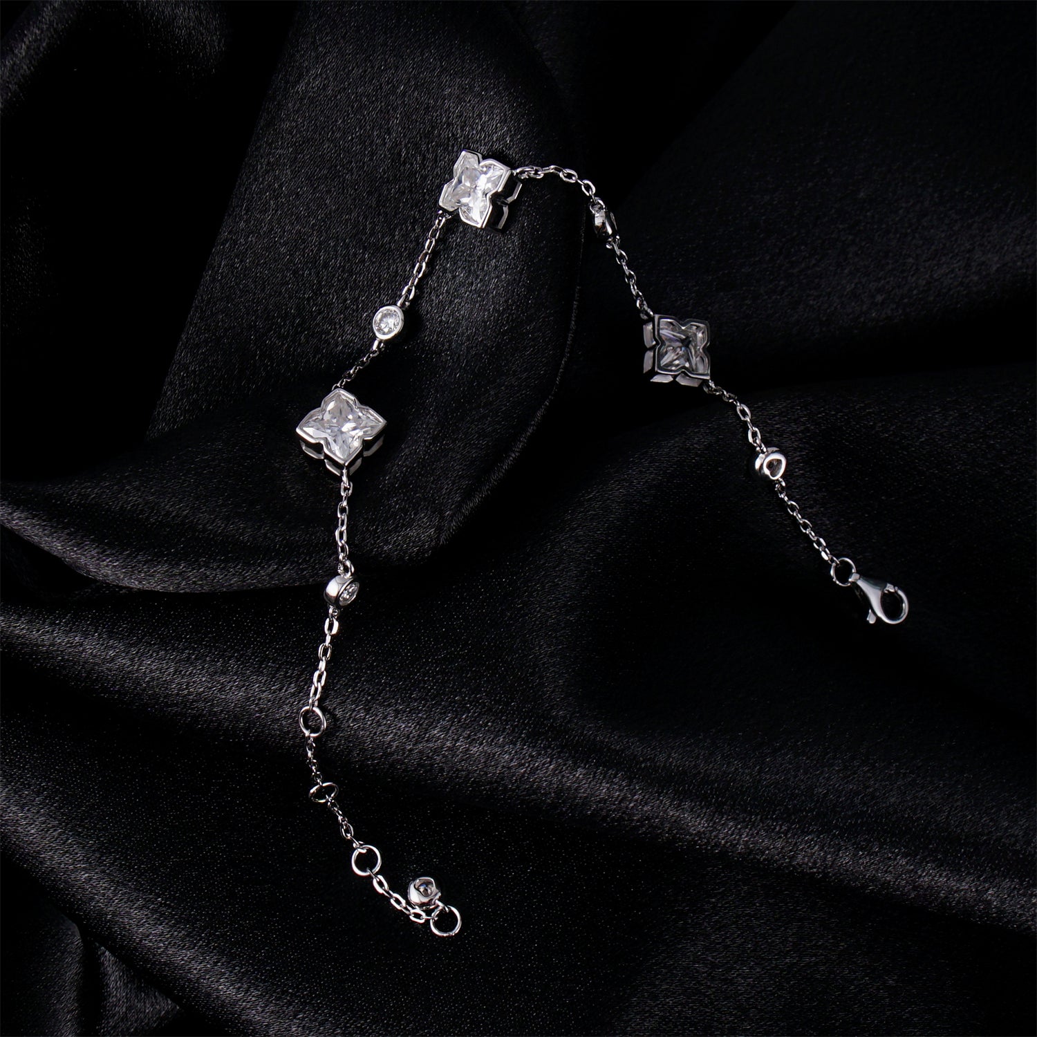 ✨ Lillium Trilight Bracelet