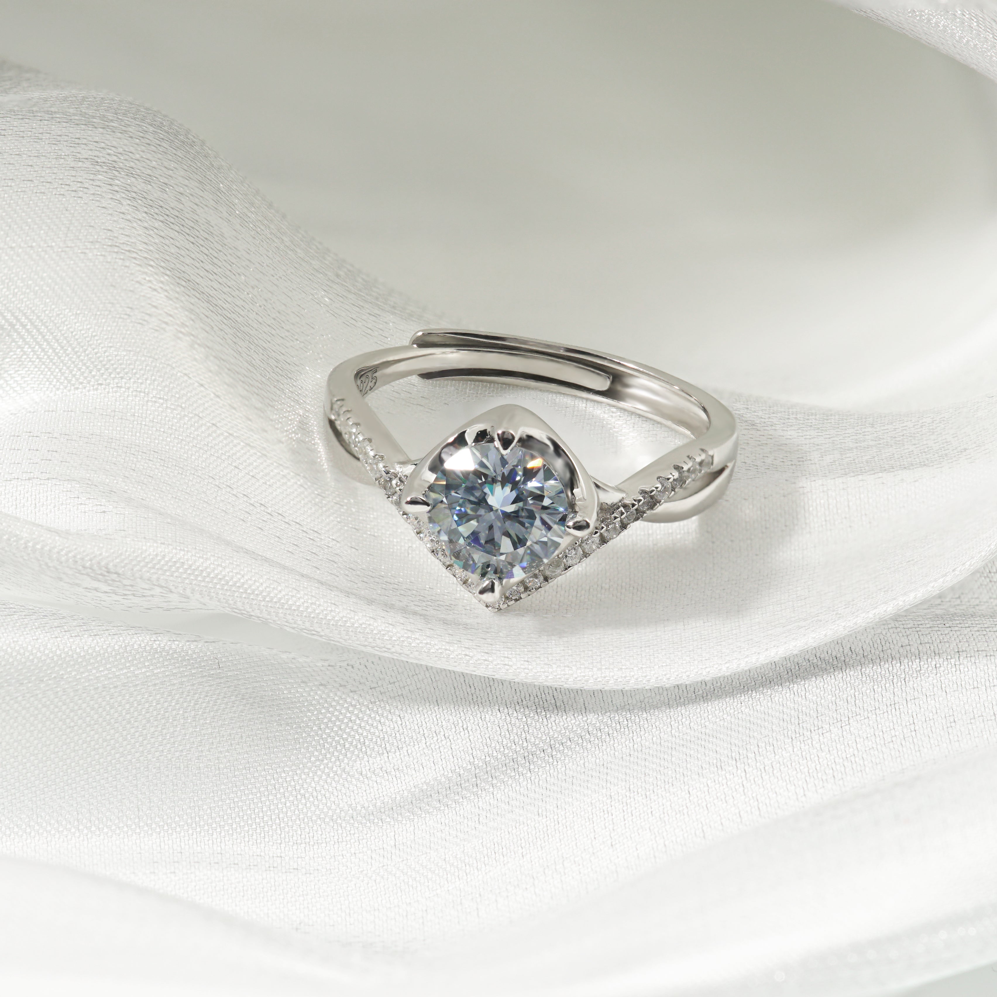 💍 Luna Arc Ring 🌙