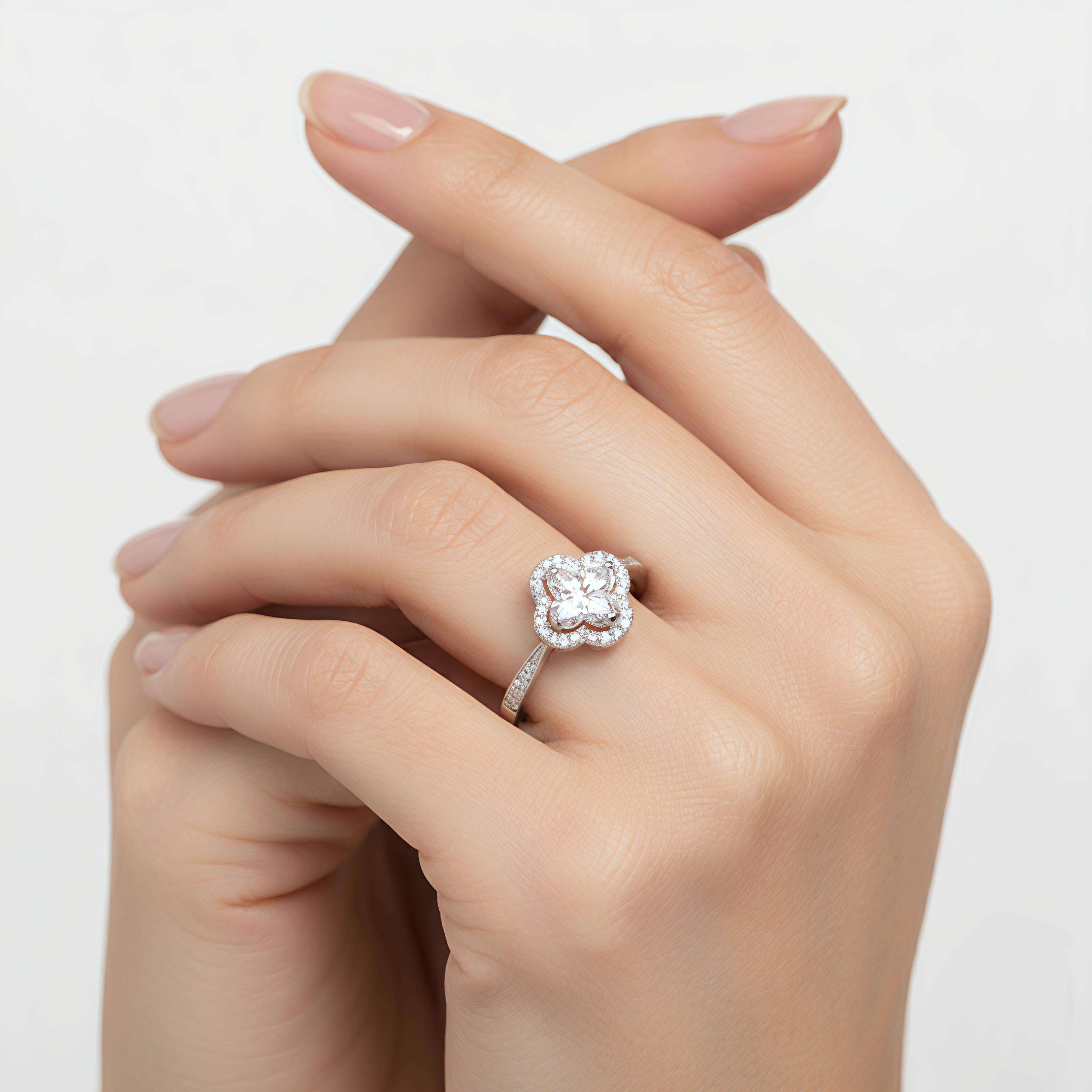 “Lustra Clover Ring 🌿💎 "