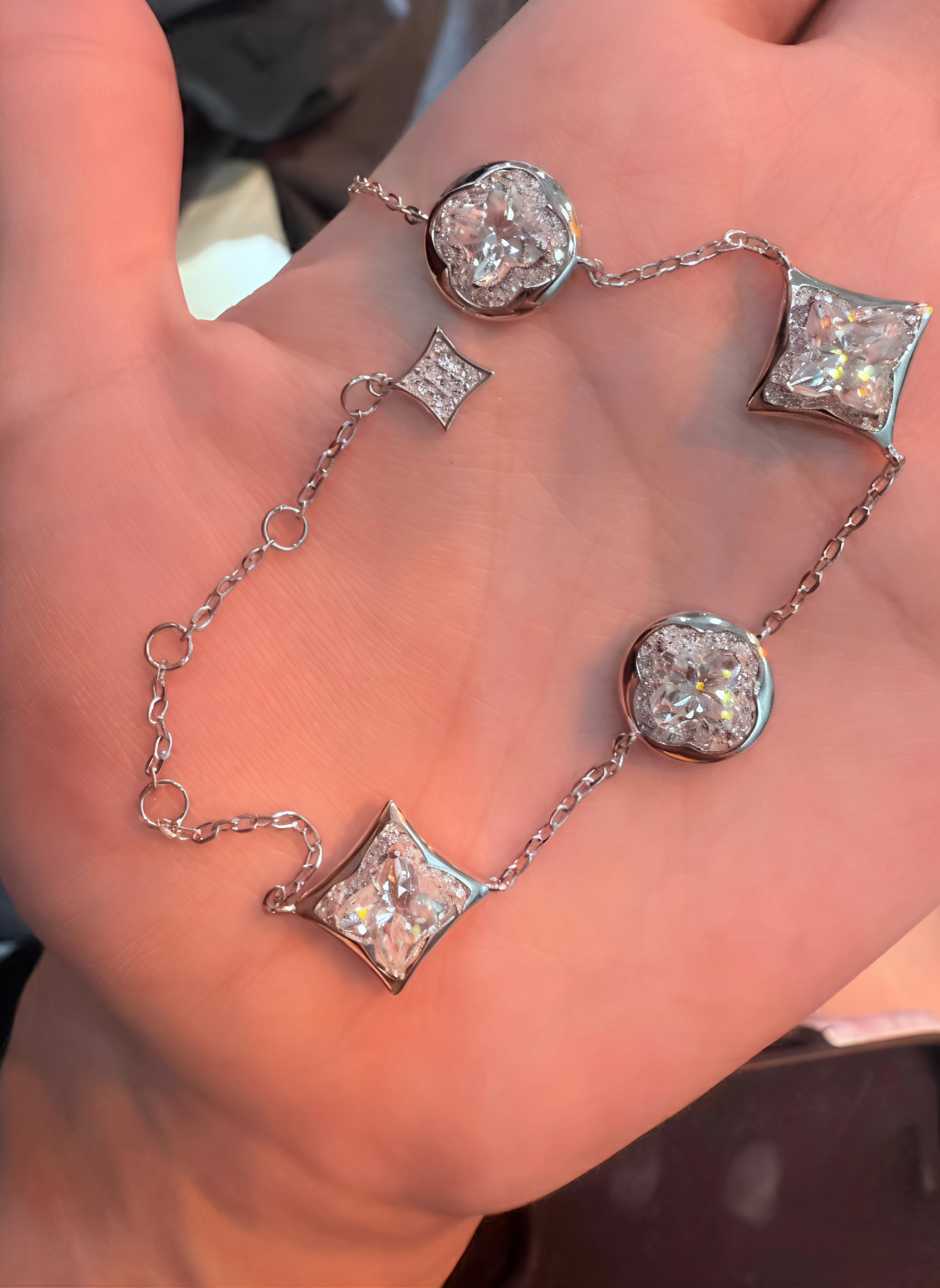 “Lilium Clover Glow Bracelet 🌸🍀