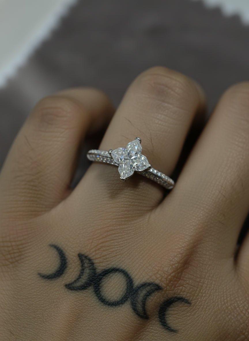 ✨ Lustra Lillium Ring ✨