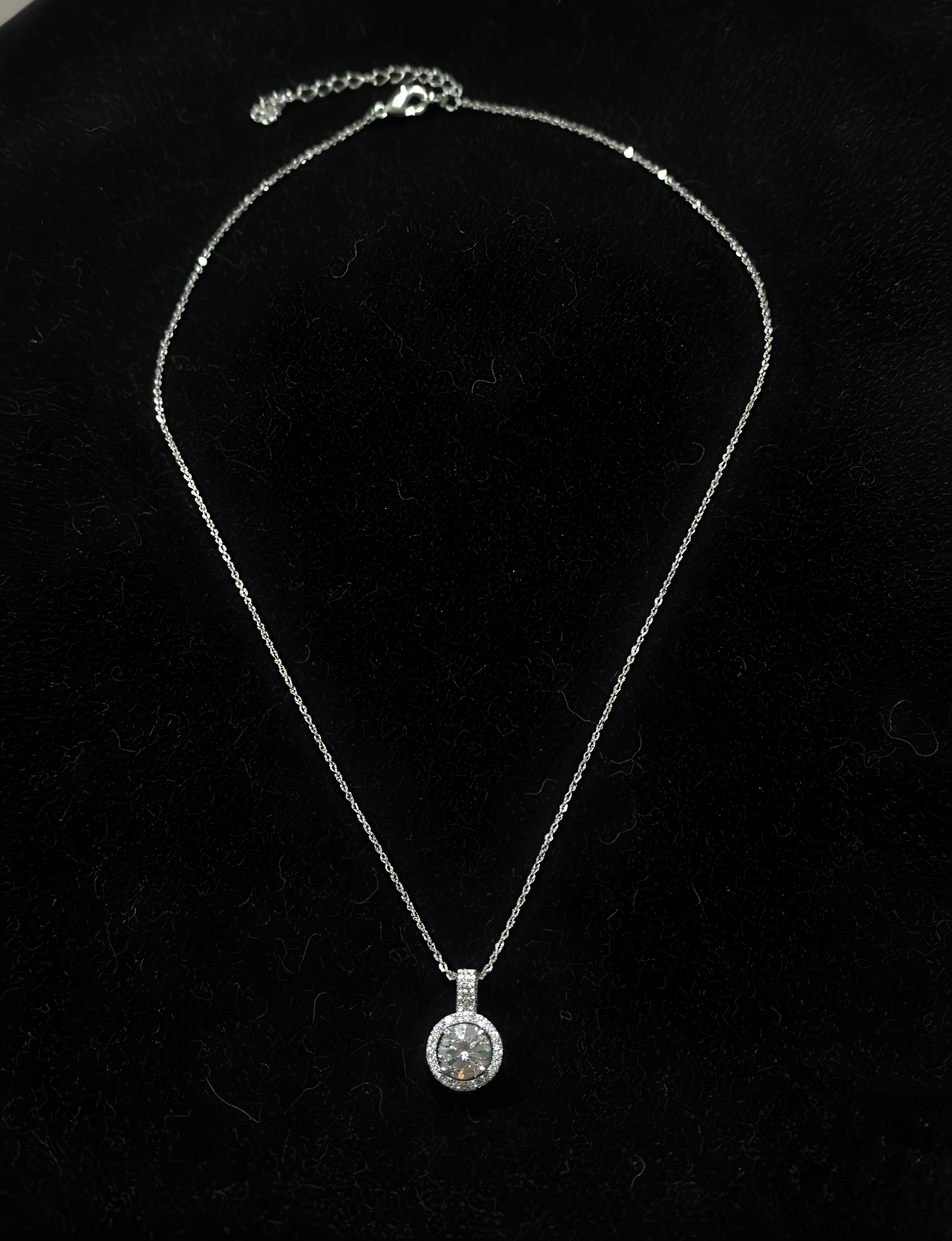 Aurora Crown Moissanite Necklace 👑💎
