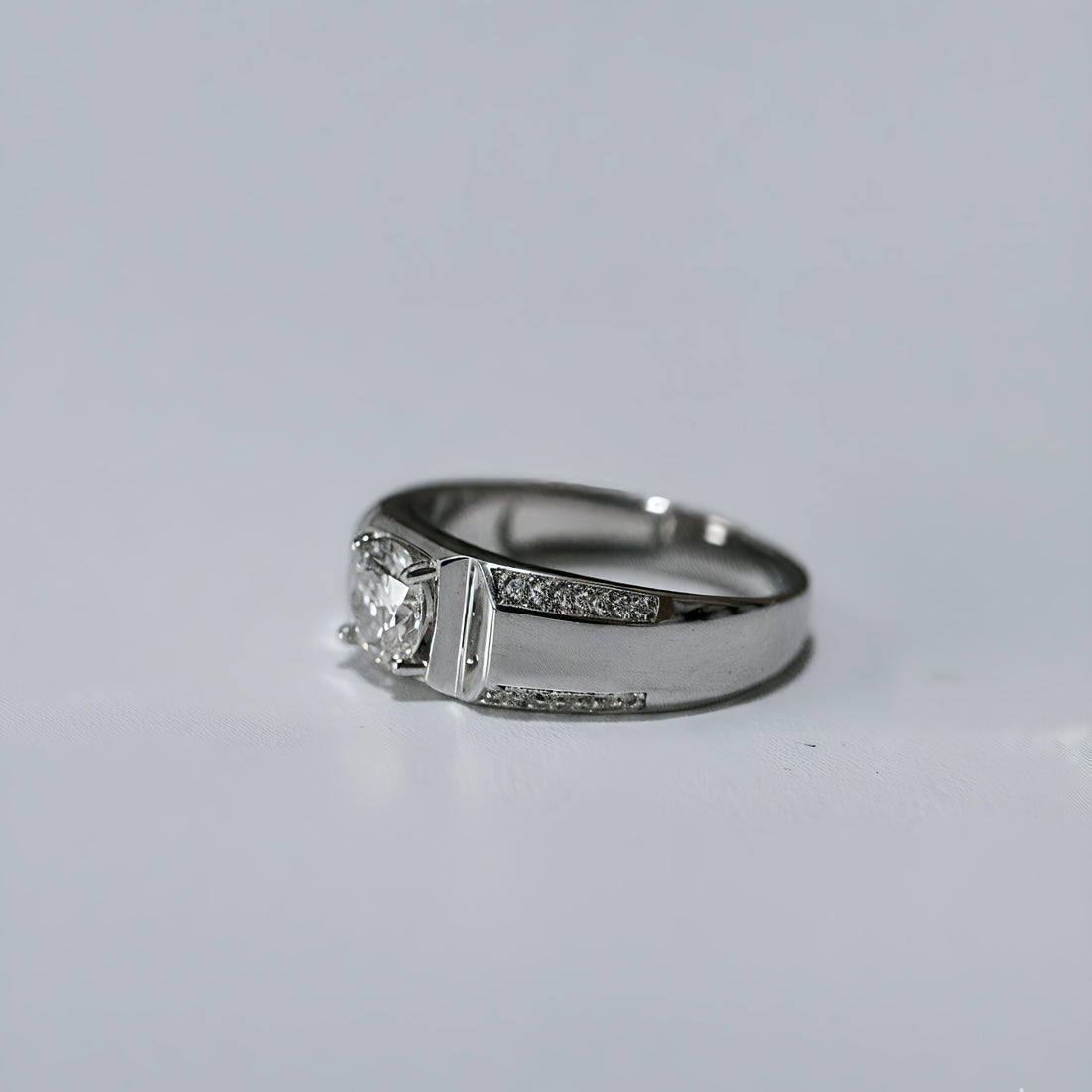 Eterna Valor Ring.